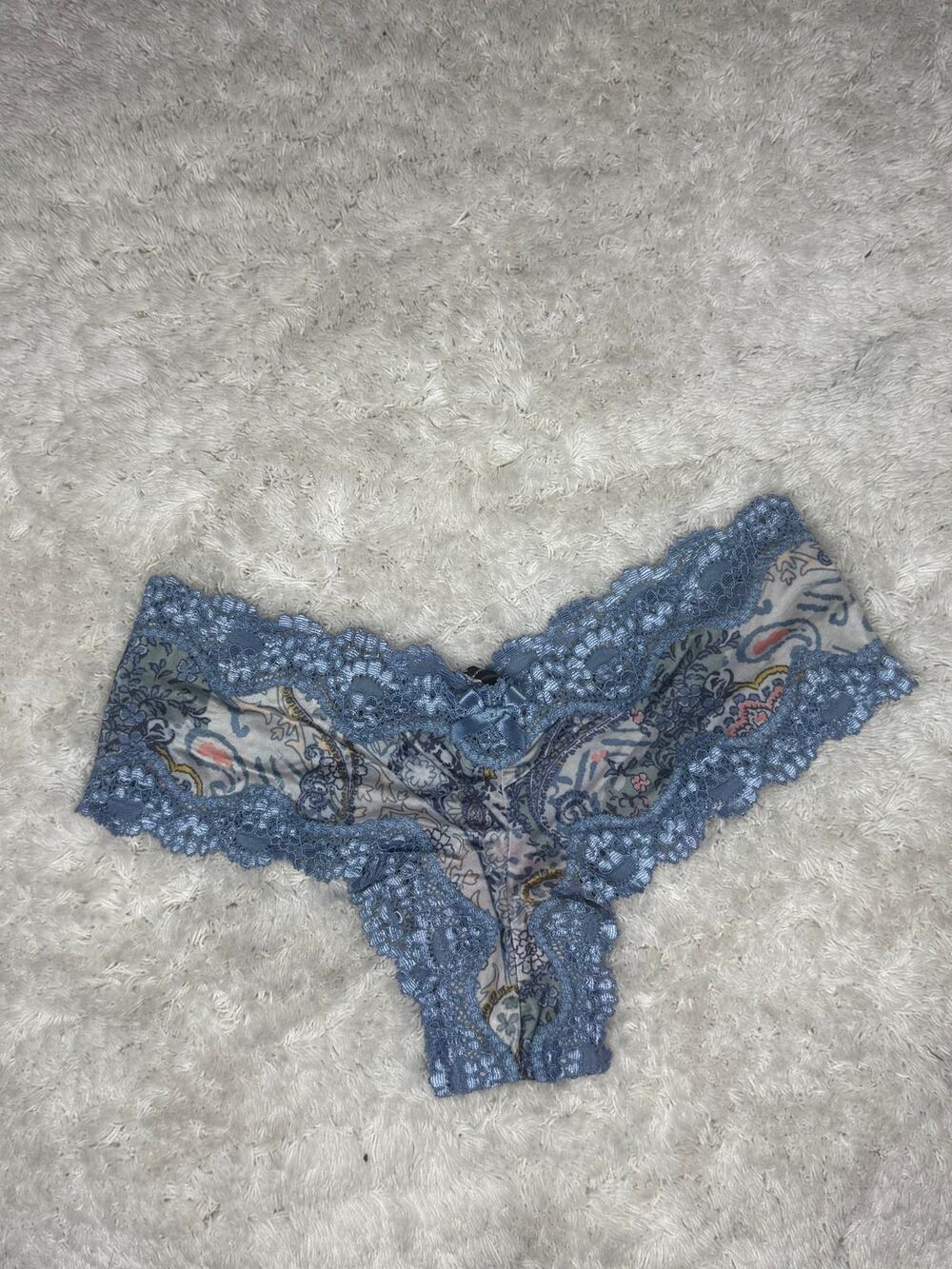 NWOT Victoria’s Secret Cheeky Paisley Lace Panty Blue Floral XS 2017